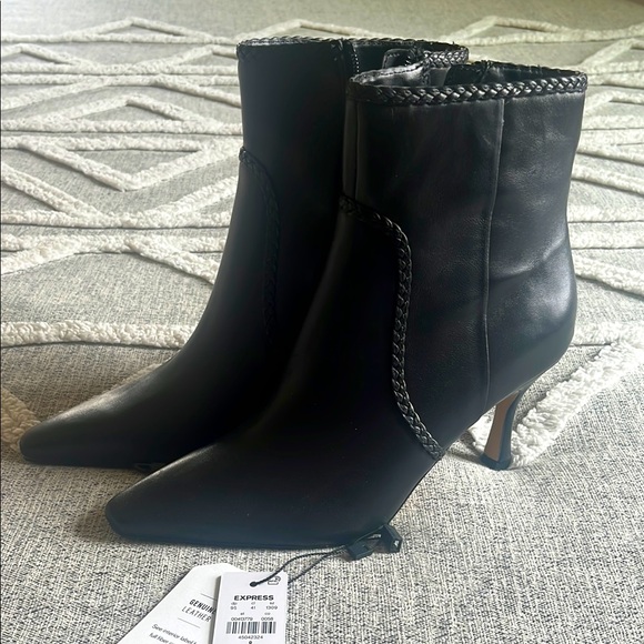 Express Booties - Picture 2 of 11